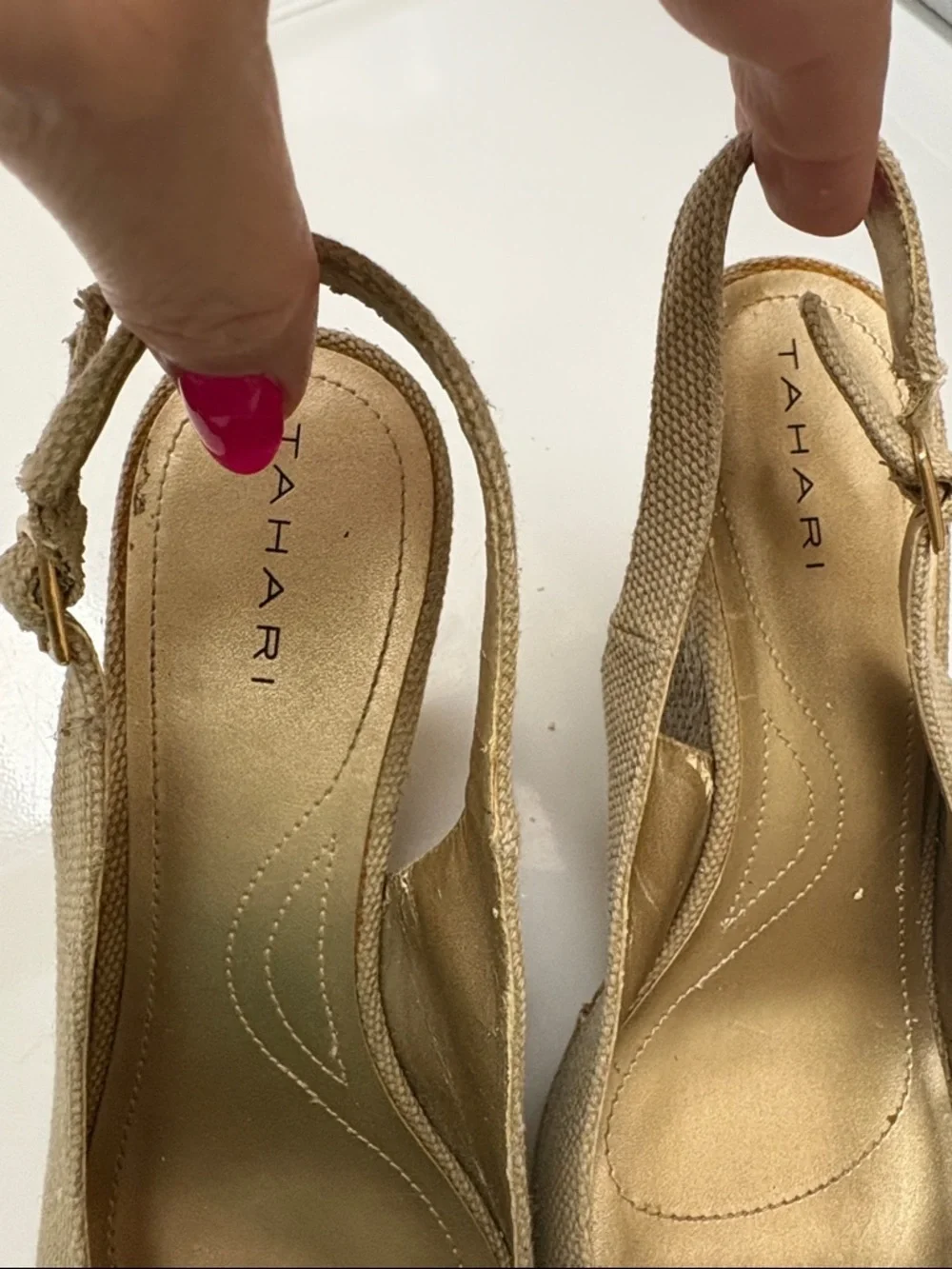Tahari stylish slingback